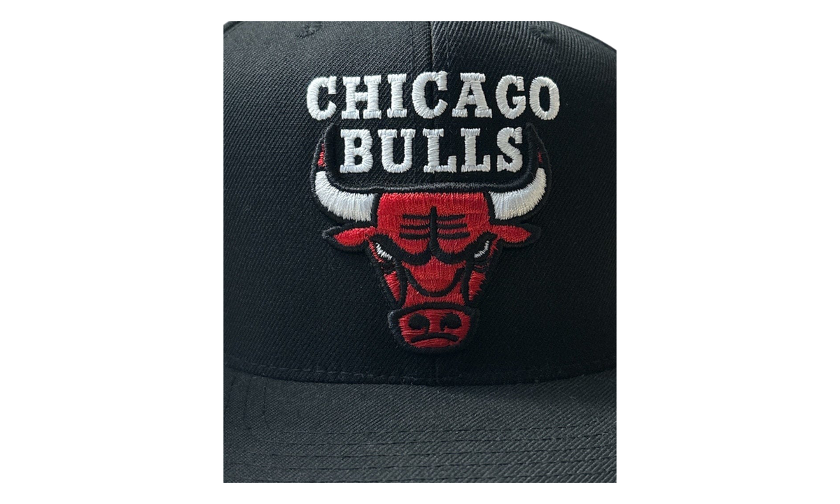 Chicago Bulls Snapback Hat "Black Red White" M&NCBSHBRW